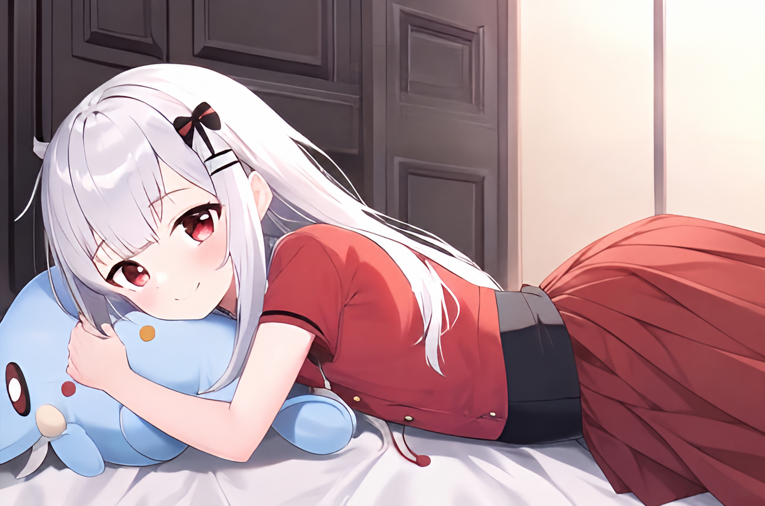 青いぬいぐるみを抱く詩音みらい